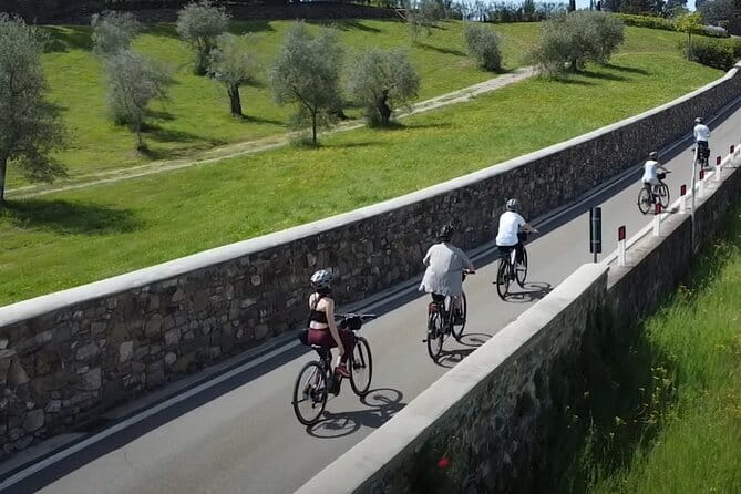 2-Day E-Bike Tuscany Tour with Meals, Wineries, and Farmstay - Wine, olive oil, and lunch at the farm