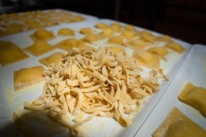 3 Hour Florence Pasta Making & Unlimited wine - Learning two kinds of pasta from scratch
