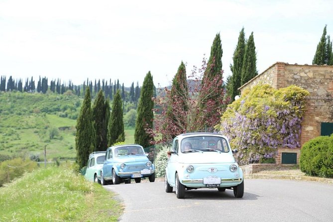 500 Vintage Tour: Chianti Roads Experience from Florence - The guides help make the convoy work