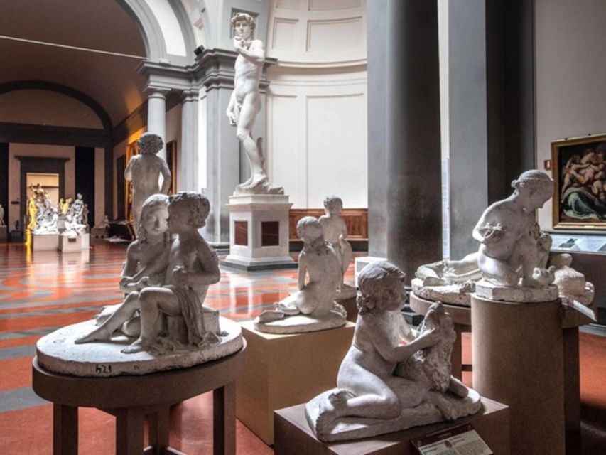 Accademia and Uffizi Skip-the-Line Tickets with Audioguide - Meeting the group at the Uffizi