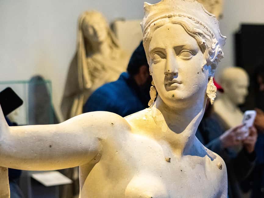 Accademia & Michelangelo's David Private Tour - Meeting Your Guide on Via Ricasoli