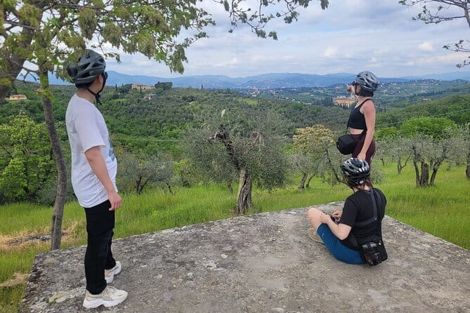 Active Full Day Tuscan Bike Tour With Wine Tasting and Lunch - Guides, group size, and the pace of the day
