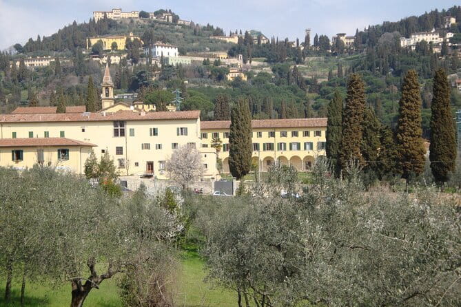 Around Florence Hills: App‑Guided e‑Vespa Tour + Wine&Food - Leaving Borgo Ognissanti on an electric Vespa