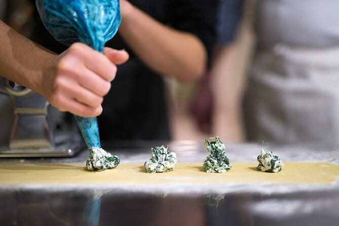 Authentic Pasta Class in Florence - The teaching style and group size