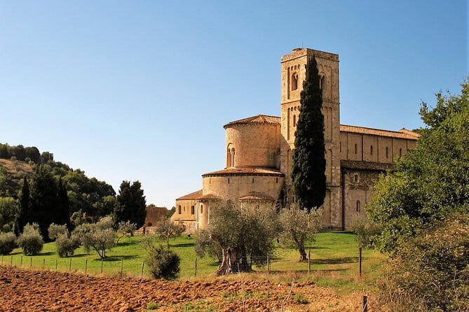 Brunello and Nobile, Wine Lover Tour Montalcino and Montepulciano - The long ride and the nine-hour clock