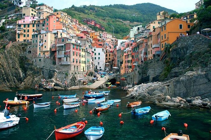 Cinque Terre Vibes with Postcard Perfection and Lunch Treats - Vernazza: the best place for lunch and atmosphere