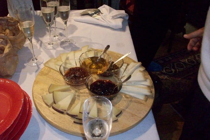 Cooking class and home made pasta in Florence with LA VIVANDIERA! - Rolling pasta the old Tuscan way