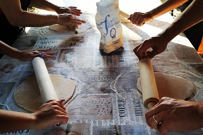 Cooking Class in a Real Tuscan Farmhouse - Rolling tagliatelle and making ragù