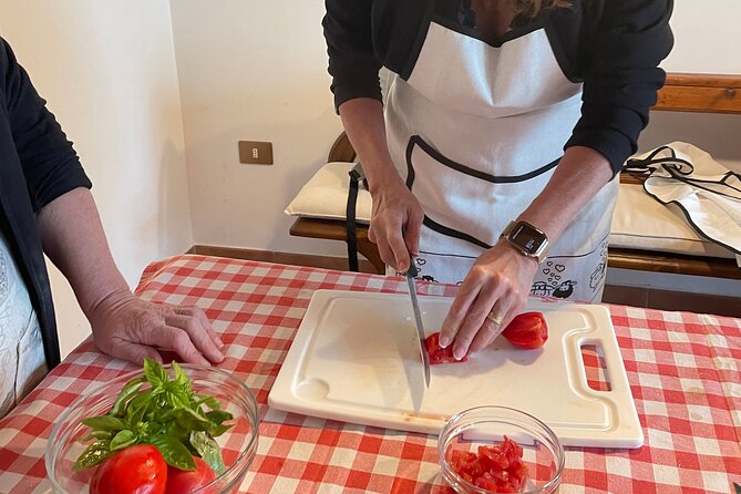 Cooking Class in Tuscany - Meeting Gaia, Danda, and the people behind the meal