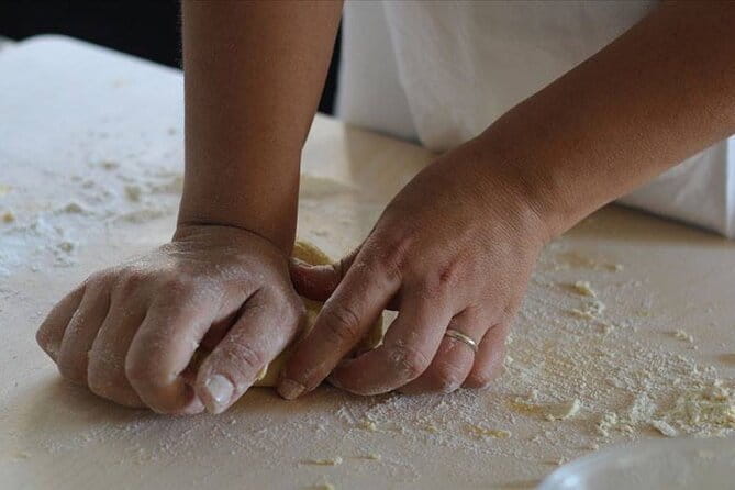 Cooking class in your holiday rental - From fresh pasta to tiramisu