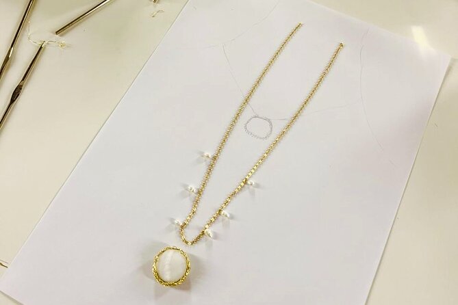 Create your own Jewellery in Florence - Choosing between a necklace, earrings, and bracelet