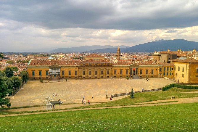Dan Brown’s INFERNO Walk with a Local - Crossing the Ponte Vecchio