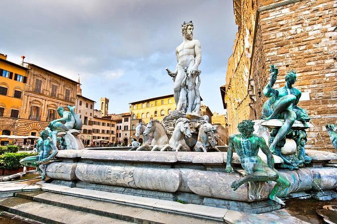 Discover Florence: Uffizi and Accademia Gallery small-group tour - A one-hour walk through Florence’s old center