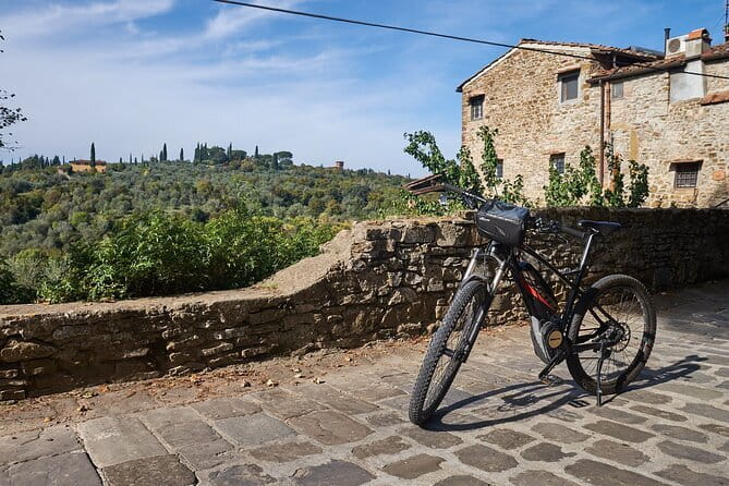 E-bike 2.5 hour Florence & Tuscany With Fresh Olive Oil and Bread - Climbing to Villa del Poggio Imperiale