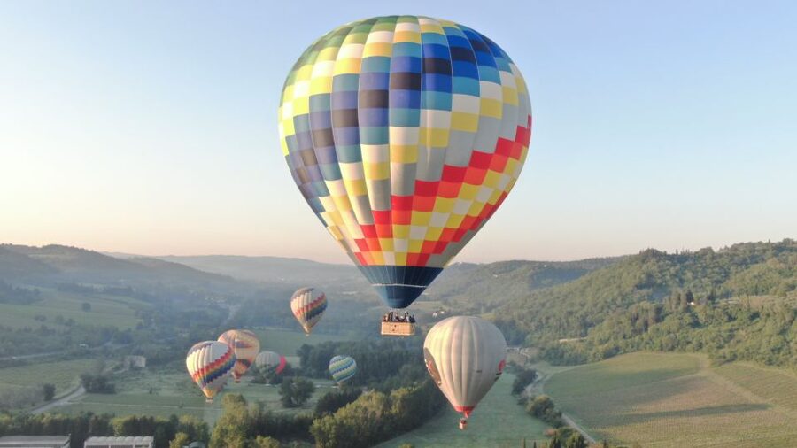 Exclusive Private Balloon Tour for 2 in Tuscany - Champagne and breakfast after the landing