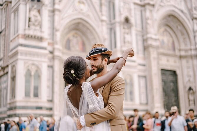 Exclusive Private Photoshoot in Florence - City center or Piazza Michelangelo?