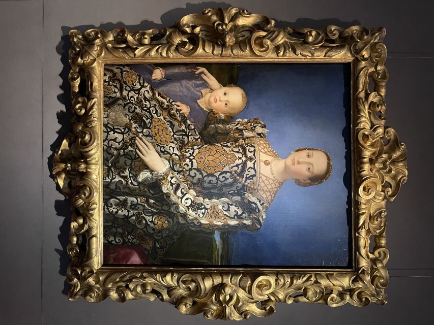 Firenze: Uffizi Tour per famiglie - Meeting at Francesco Petrarca’s Statue