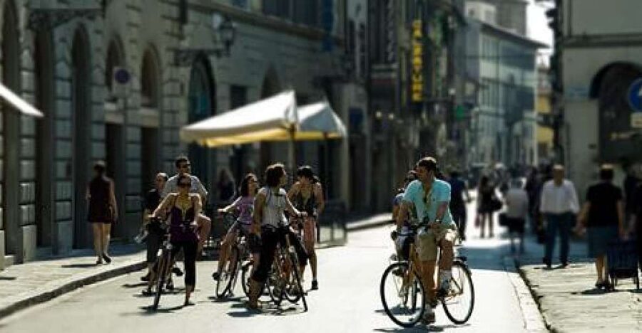 Florence: 2.5 hour Audio Guided Bike Tour led by Tour Leader - The Duomo, Piazza della Repubblica, and Santa Maria Novella