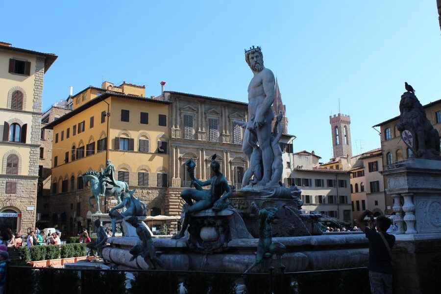 Florence: 2-Hour Guided Sightseeing Bike Tour - Crossing the Arno at Ponte Santa Trinita
