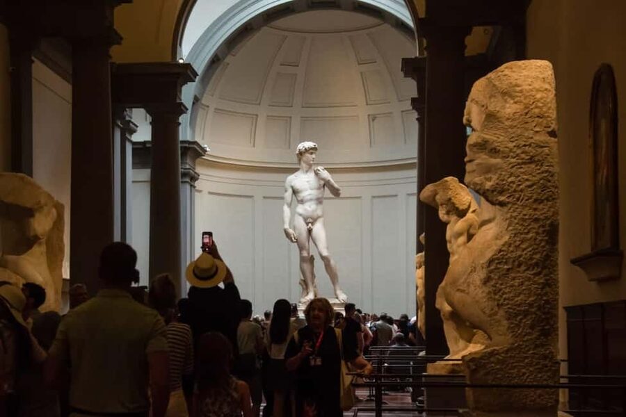 Florence: Accademia & City Tour with Optional Uffizi Gallery - The walk begins with Florence’s Medici story