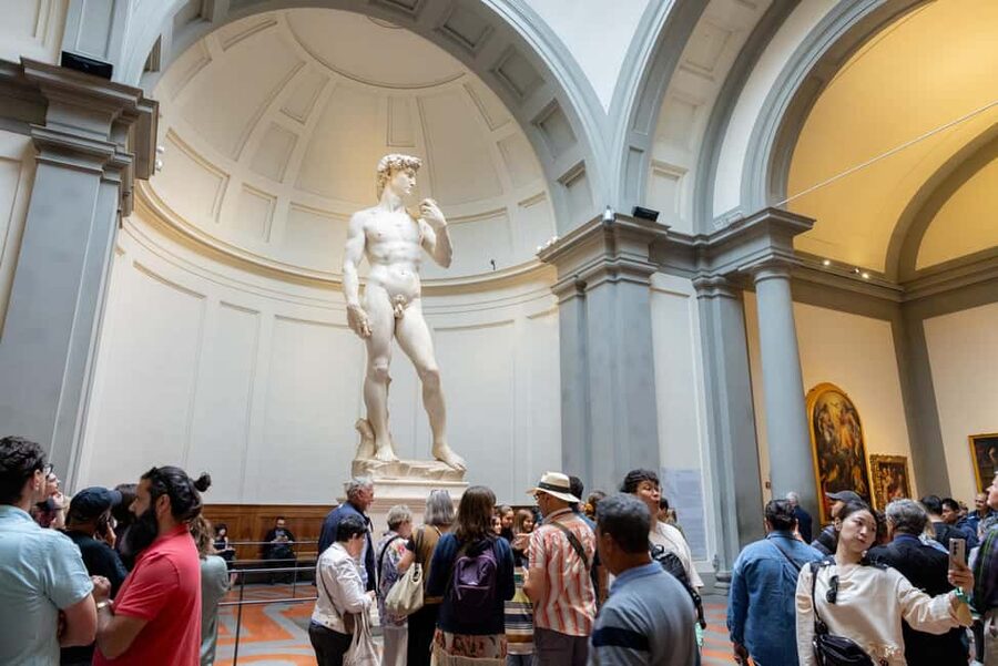 Florence: Accademia Gallery Reserved Entry Ticket - Entering the Accademia with a reserved ticket