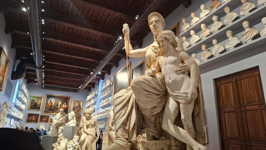 Florence: Accademia Gallery Ticket with APP Guide - Reading Michelangelo through unfinished marble