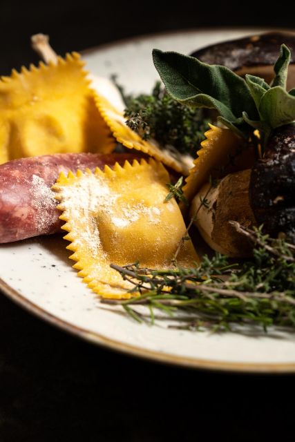 Florence: Art of Pasta Cooking Workshop with Food and Wine - Why the small group improves the lesson