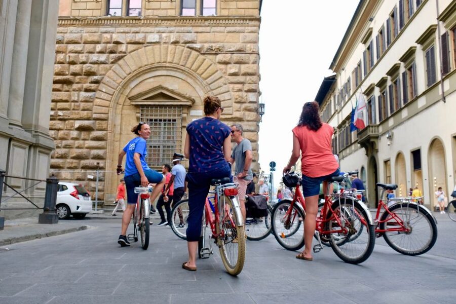 Florence at Night Bike Tour with Wine and Aperitivo Picnic - Practical tips for a smoother ride