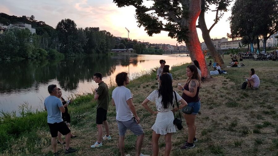 Florence at Night Bike Tour with Wine and Aperitivo Picnic - San Niccolò beneath the old tower gate