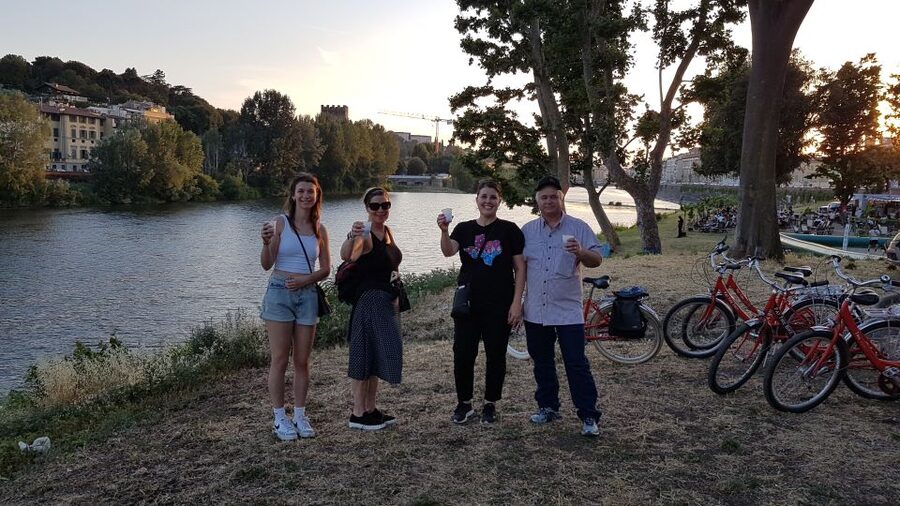 Florence at Night Bike Tour with Wine and Aperitivo Picnic - Sant’Ambrogio and Santa Croce after sunset