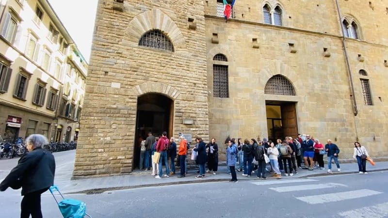 Florence: Bargello Museum Guided Tour with Entry Ticket - Meeting near the palace and getting inside