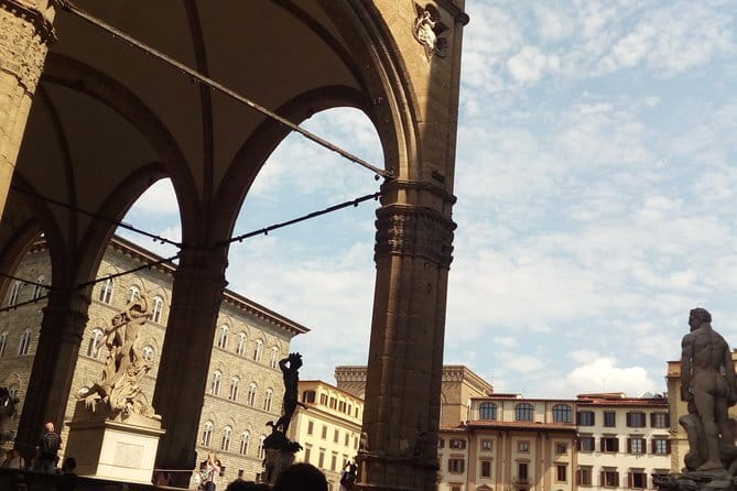Florence: Best Of - with Tour Leader & Multilingual Audio Guide - The Uffizi and the opening view of the Arno