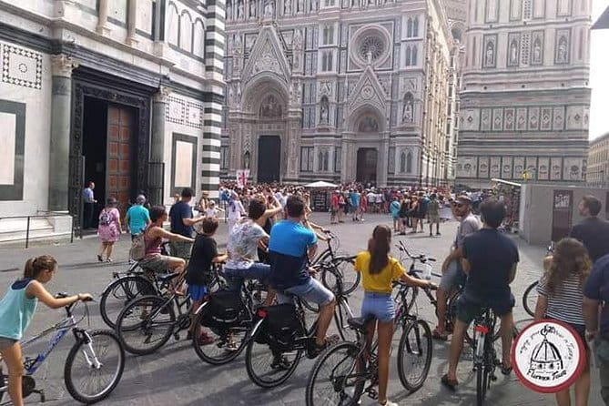 Florence bike tour with Piazzale Michelangelo. - Starting on Via Camillo Cavour