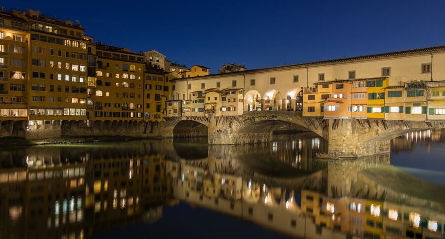 Florence by Night: 2-Hour Walking Tour - Ending at Ponte Vecchio and the Arno