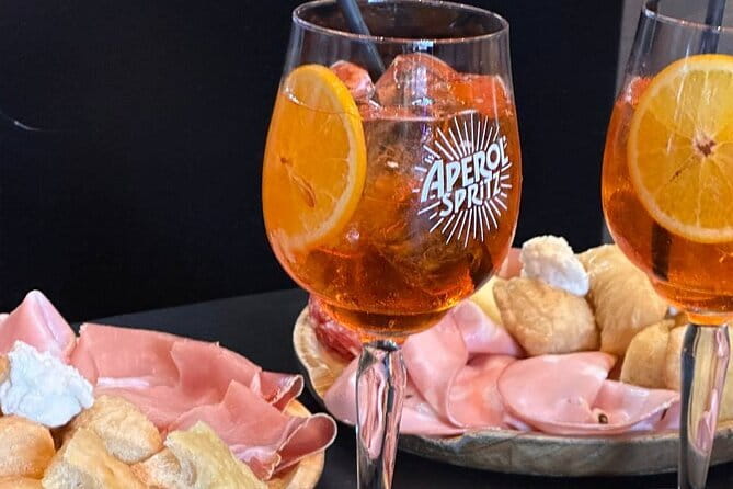 Florence by night with aperitivo - Why an evening walk works so well in Florence