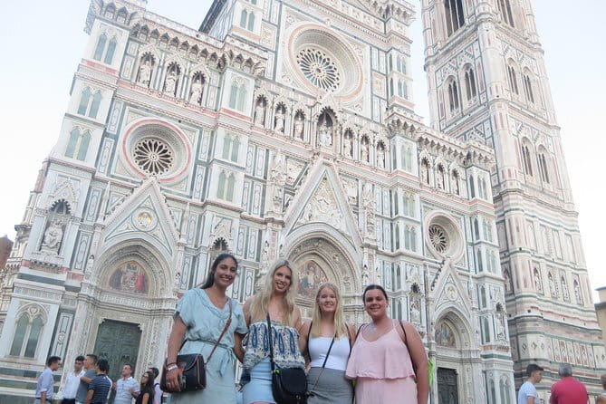 Florence by night with aperitivo - Florence’s wine windows and the walk to the Duomo