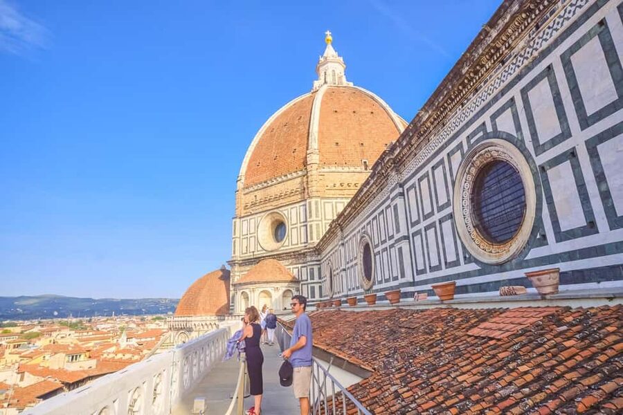 Florence: Cathedral, Dome and Terraces Guided Tour - A quiet room of statues and active restoration