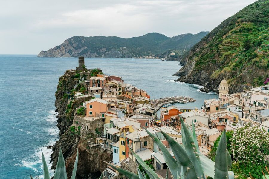 Florence: Cinque Terre Day Trip with Optional Hike - Monterosso adds beaches and shops