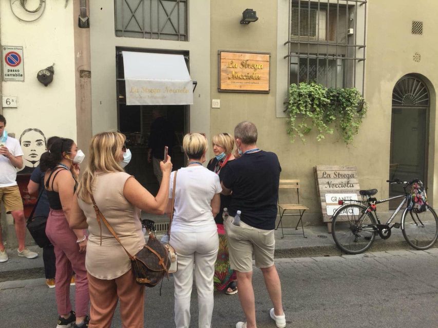 Florence: City Walking Tour and Uffizi Gallery Visit - Ponte Vecchio and the character of the old center