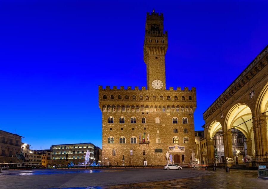 Florence: Dark Secrets & Scandals Evening Walking Tour - Finishing at Ponte Santa Trinita