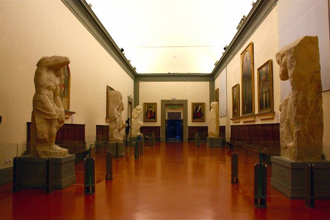 Florence David First Viewing & Duomo with Terrace VIP Access Tour - What the small group changes
