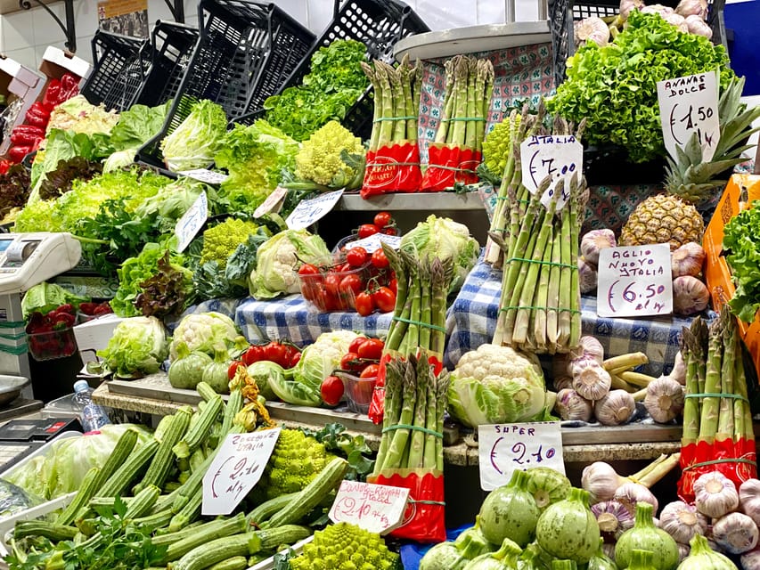 Florence: Duomo area Tasting Food Tour with Local Guide - The morning farmers market: Florence on a practical scale