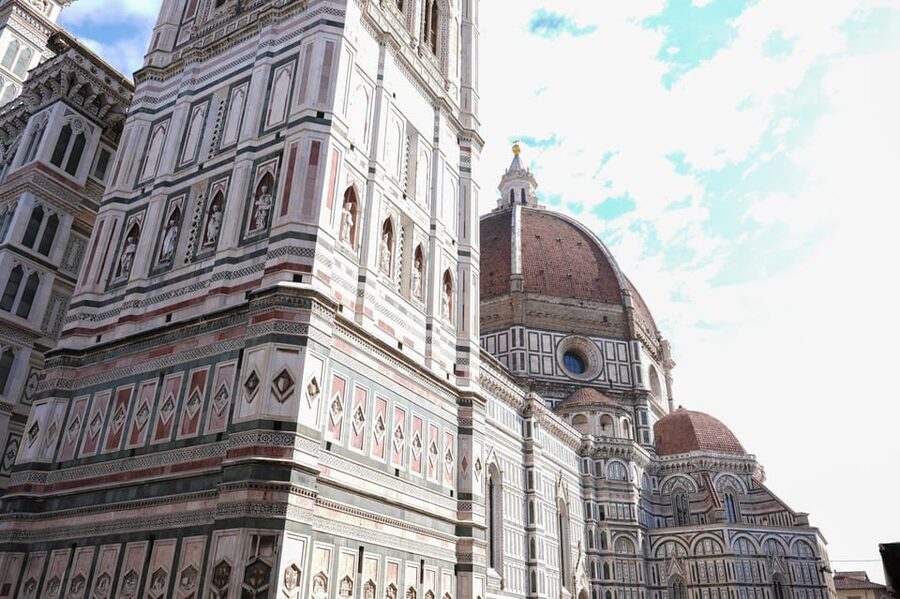 Florence: Duomo Cathedral Guided Tour with Fast-Track Entry - Dress rules, footwear, and accessibility