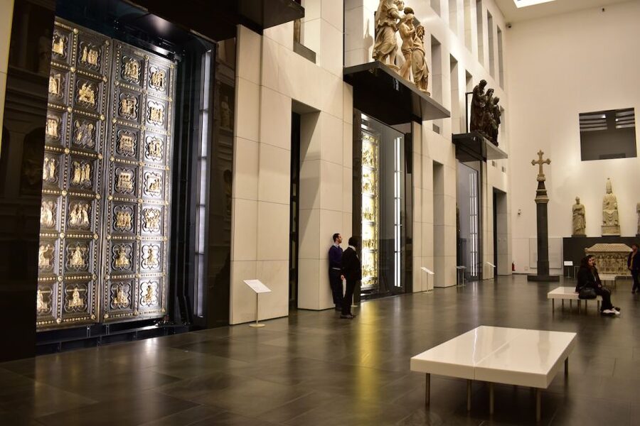 Florence: Duomo Complex Tour with Giotto Tower Ticket - Meeting your guide in Florence’s Duomo Square