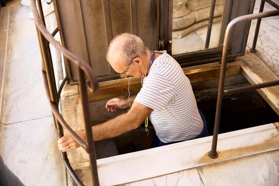 Florence: Duomo Dawn Entry with Key Holder & Dome Climb Tour - A brief look at the Baptistery