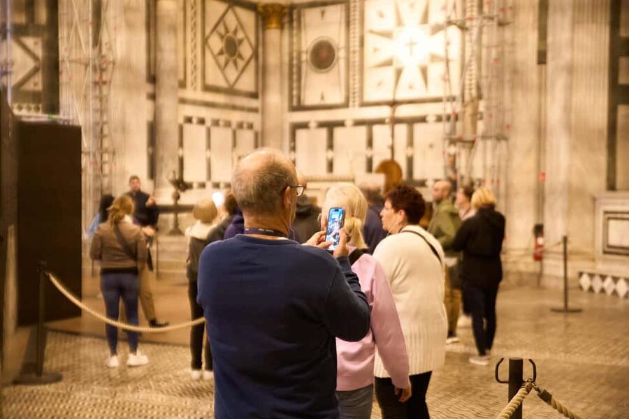 Florence: Duomo Dawn Entry with Key Holder & Dome Climb Tour - Climbing Brunelleschi’s Dome