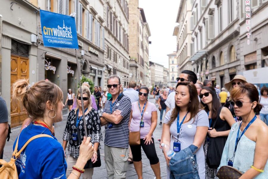 Florence: Duomo Guided Tour with Optional Dome Climb Upgrade - The 30-minute explanation: Brunelleschi, Vasari, and the cupola