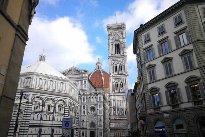 Florence Duomo Skip-Any-Line Guided Tour with Priority Entrance - The guides and the style of the commentary