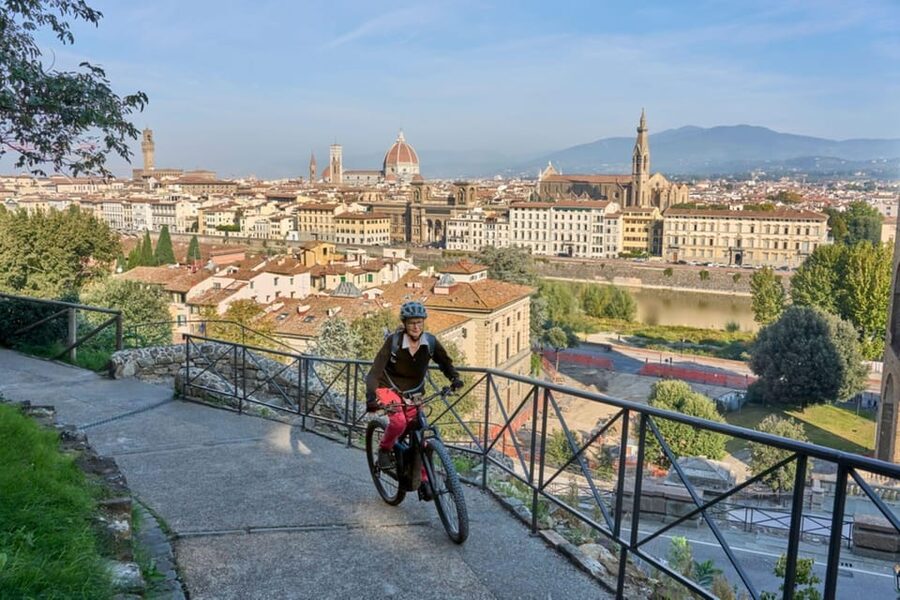 Florence:E-Bike City Tour with stop at Piazzale Michelangelo - Starting near Via Cavour and meeting the guide