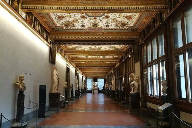 Florence: Early morning semi-private Uffizi Gallery guided experience - What the guide adds to the paintings